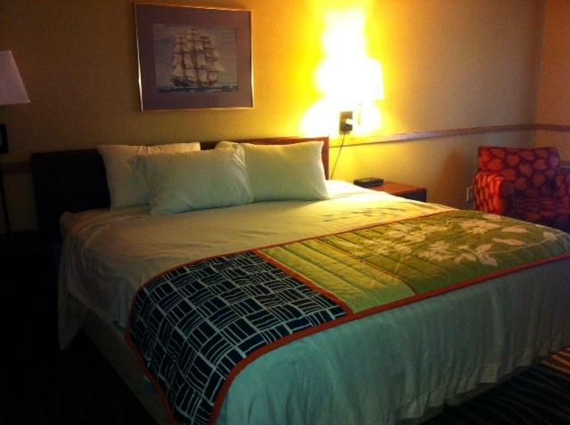 South Tacoma Suites Room photo